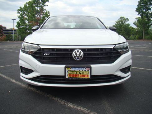 Used 2019 Volkswagen Jetta R-Line FWD image 1