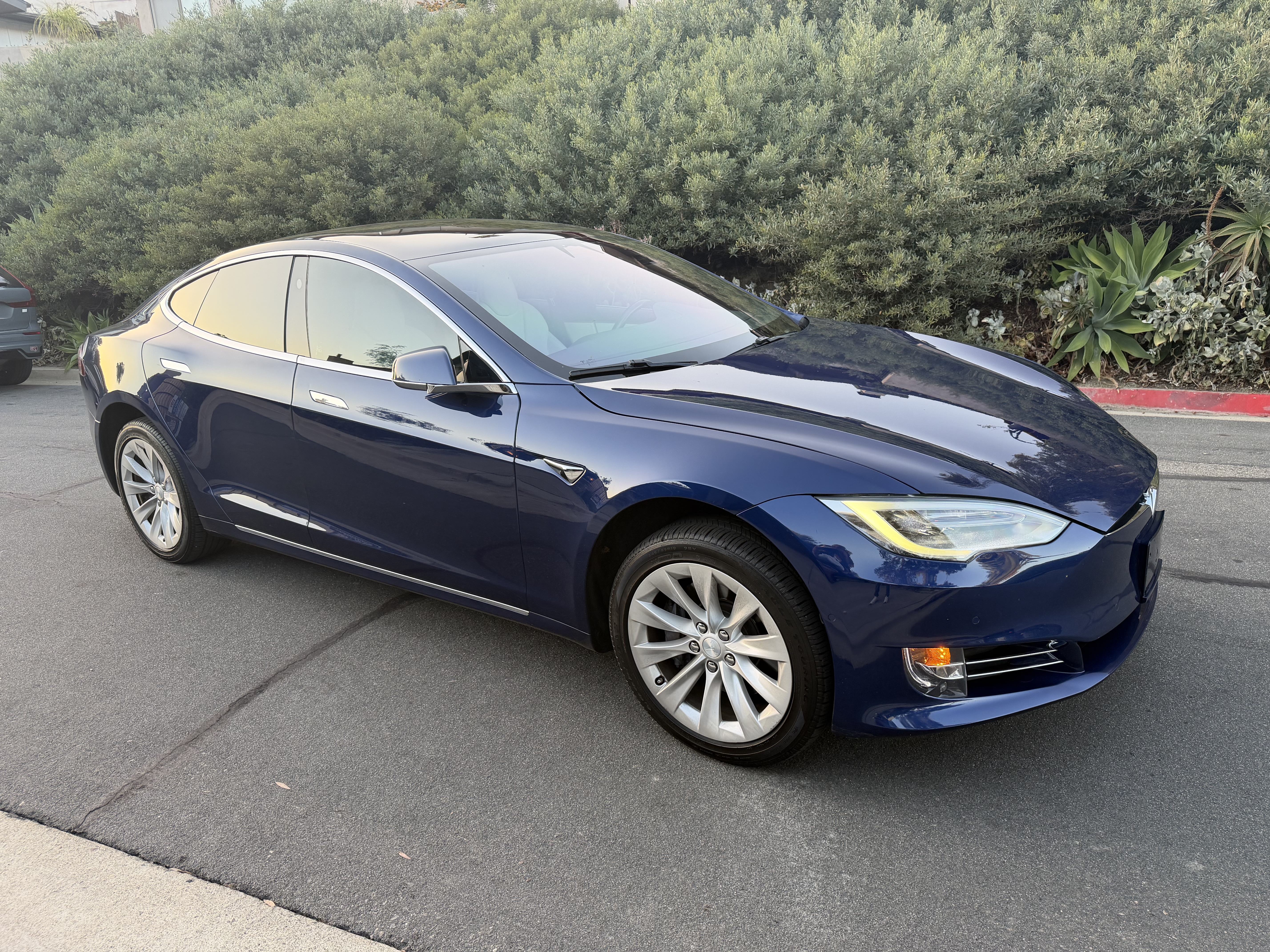 Used 2018 Tesla Model S 75D AWD/4WD image 2