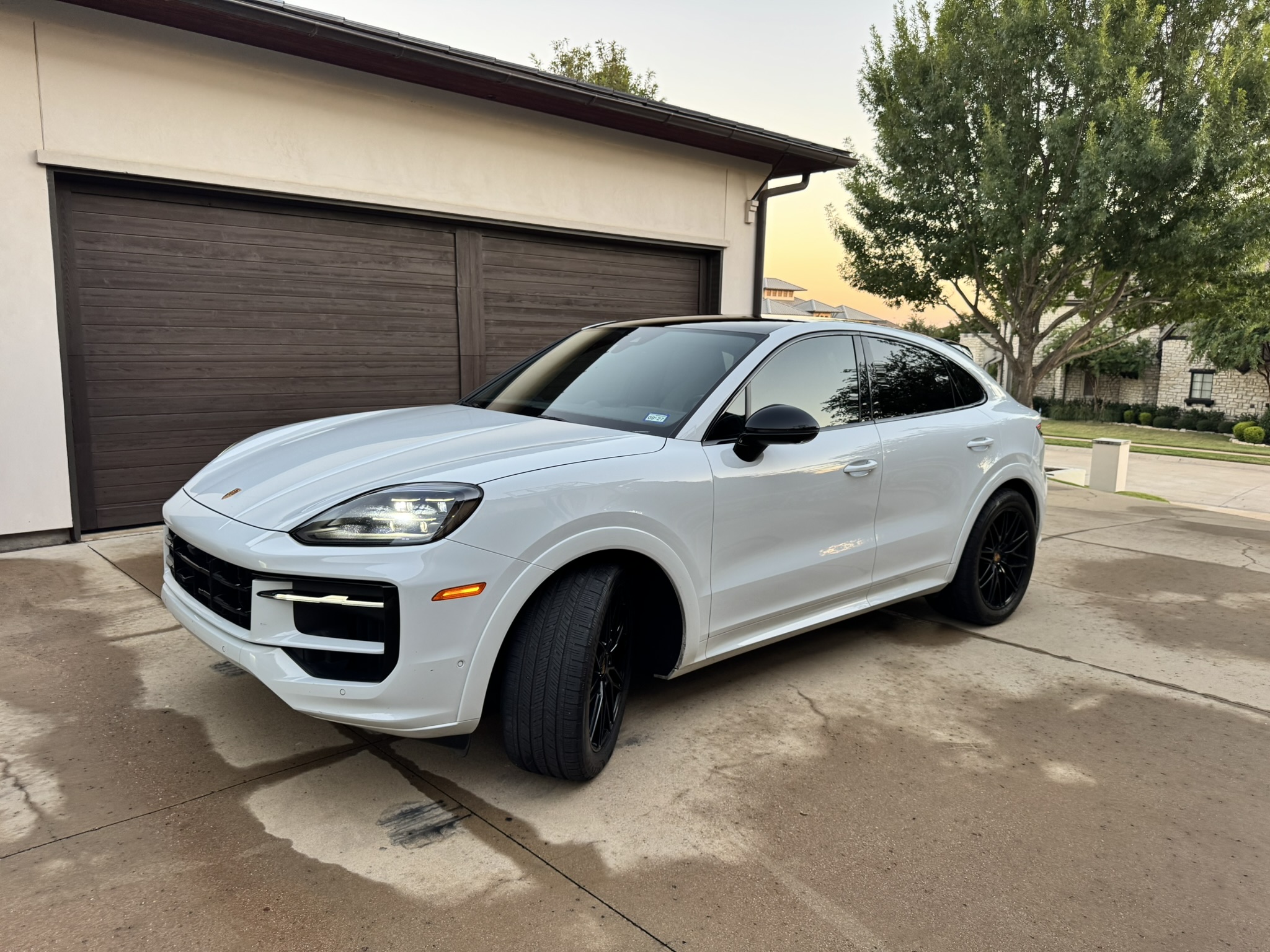 Used 2024 Porsche Cayenne S AWD/4WD image 1
