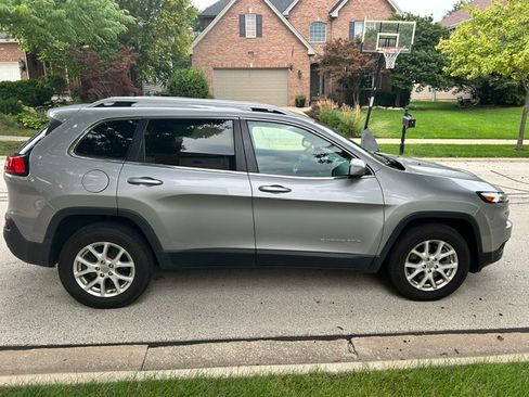 Used 2014 Jeep Cherokee Latitude w/ Cold Weather Group AWD/4WD image 8