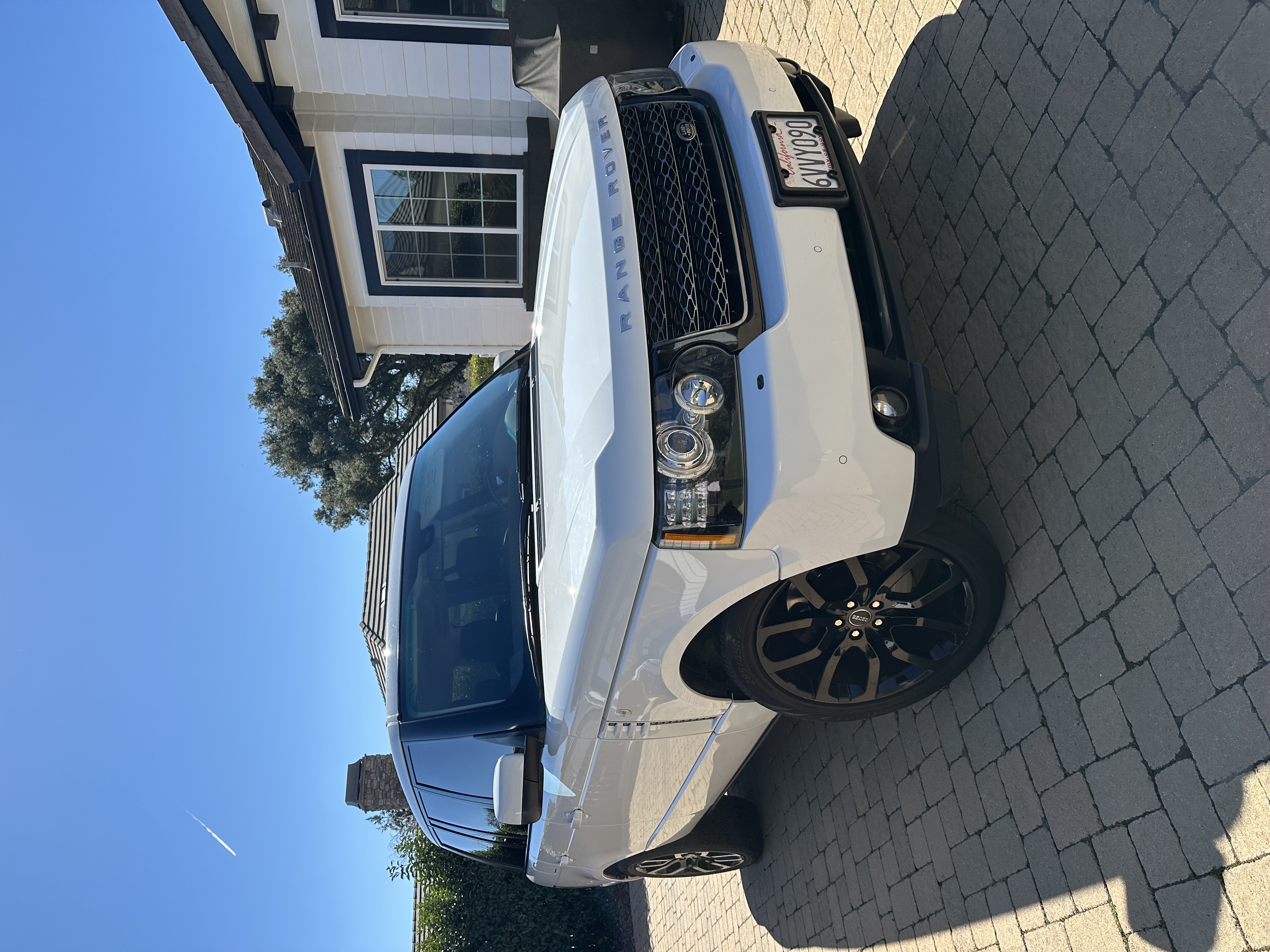 Used 2012 Land Rover Range Rover HSE AWD/4WD image 2