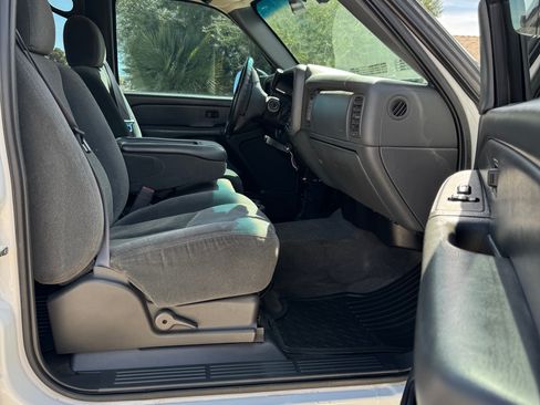 Used 2004 Chevrolet Silverado 2500 LS w/ Heavy-Duty Power Package image 12