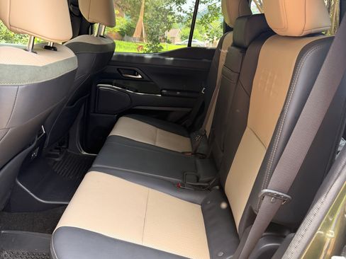 Used 2024 Lexus GX 550 AWD/4WD image 12