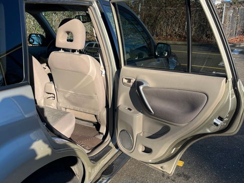 Used 2003 Toyota RAV4 2WD image 28