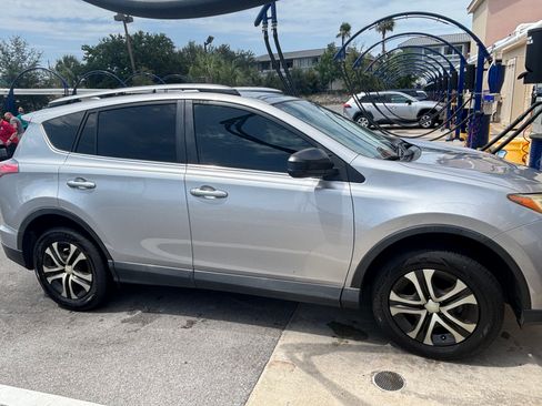Used 2017 Toyota RAV4 LE FWD image 4