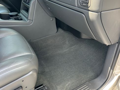 Used 2004 GMC Sierra 3500 SLT w/ Heavy-Duty Power Package image 28