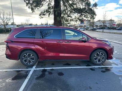 Used 2022 Toyota Sienna Platinum