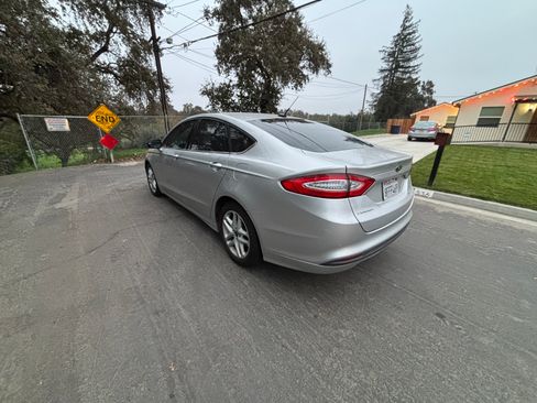 Used 2015 Ford Fusion SE image 10