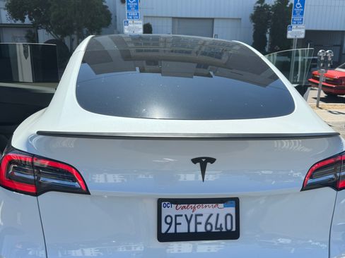 Used 2021 Tesla Model Y Long Range image 4