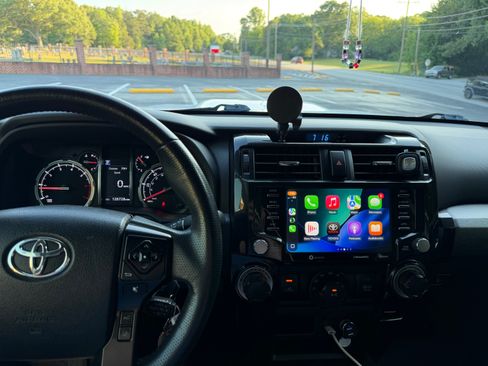 Used 2020 Toyota 4Runner TRD Off-Road AWD/4WD image 8