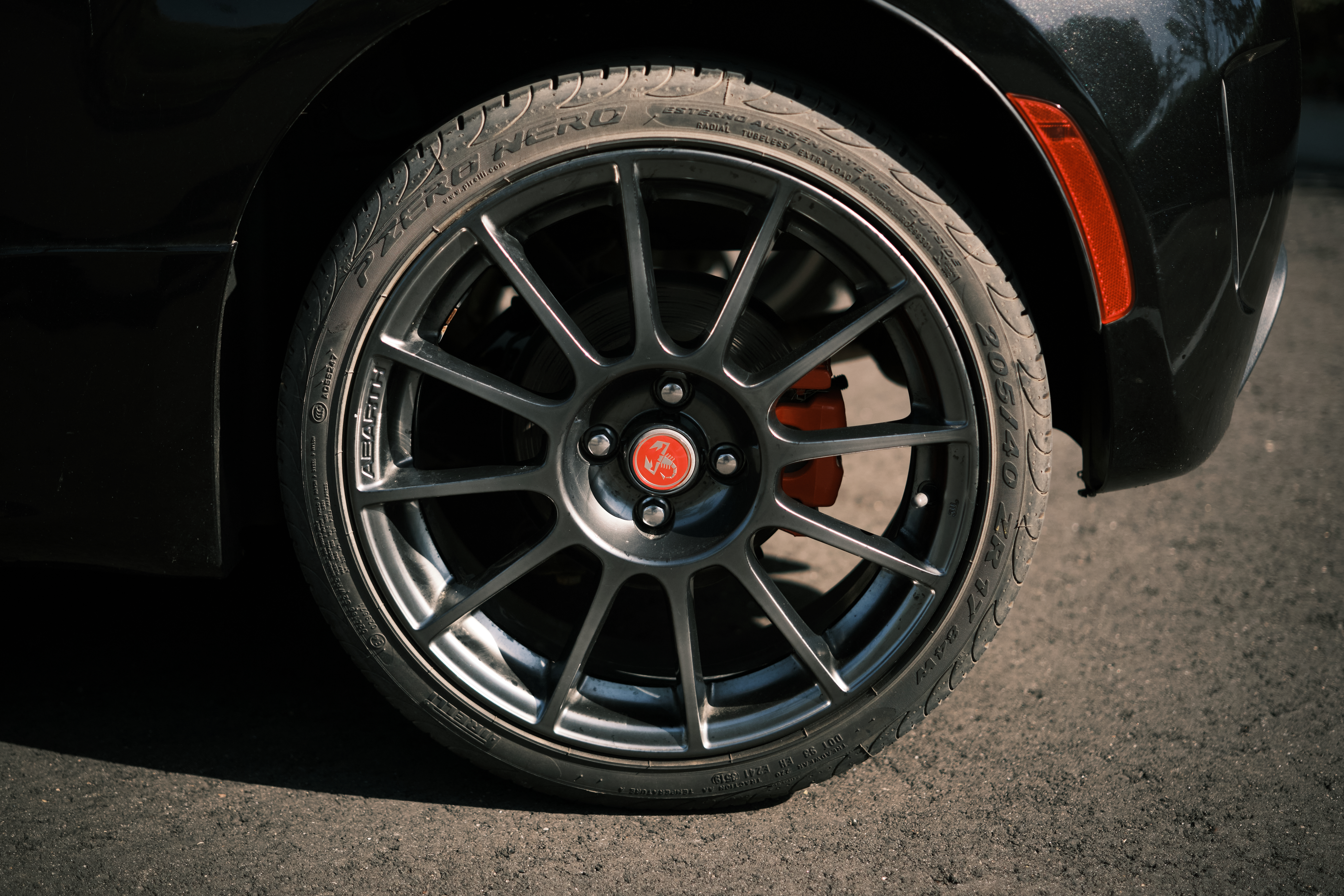 Used 2012 FIAT 500 Abarth w/ Safety & Convenience Pkg FWD image 5