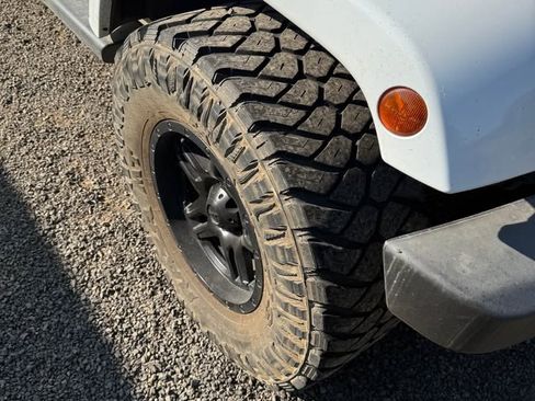 Used 2015 Jeep Wrangler Unlimited Sahara w/ Max Tow Package image 5