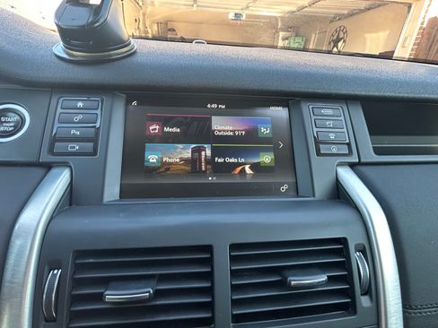 Used 2019 Land Rover Discovery Sport SE image 9