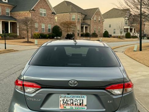 Used 2020 Toyota Corolla LE image 9