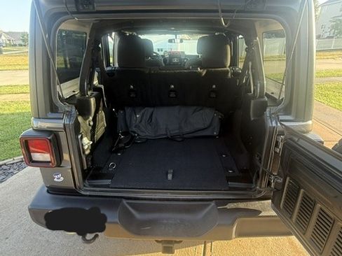 Used 2018 Jeep Wrangler Unlimited Sport AWD/4WD image 25