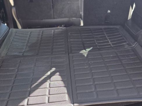 Used 2022 Tesla Model Y Long Range image 8