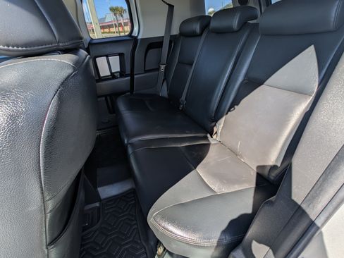 Used 2007 Toyota FJ Cruiser 4WD image 10