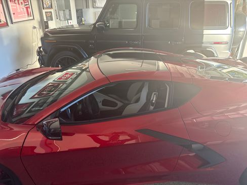 Used 2021 Chevrolet Corvette Stingray Premium Cpe w/ Z51 Performance Package image 8