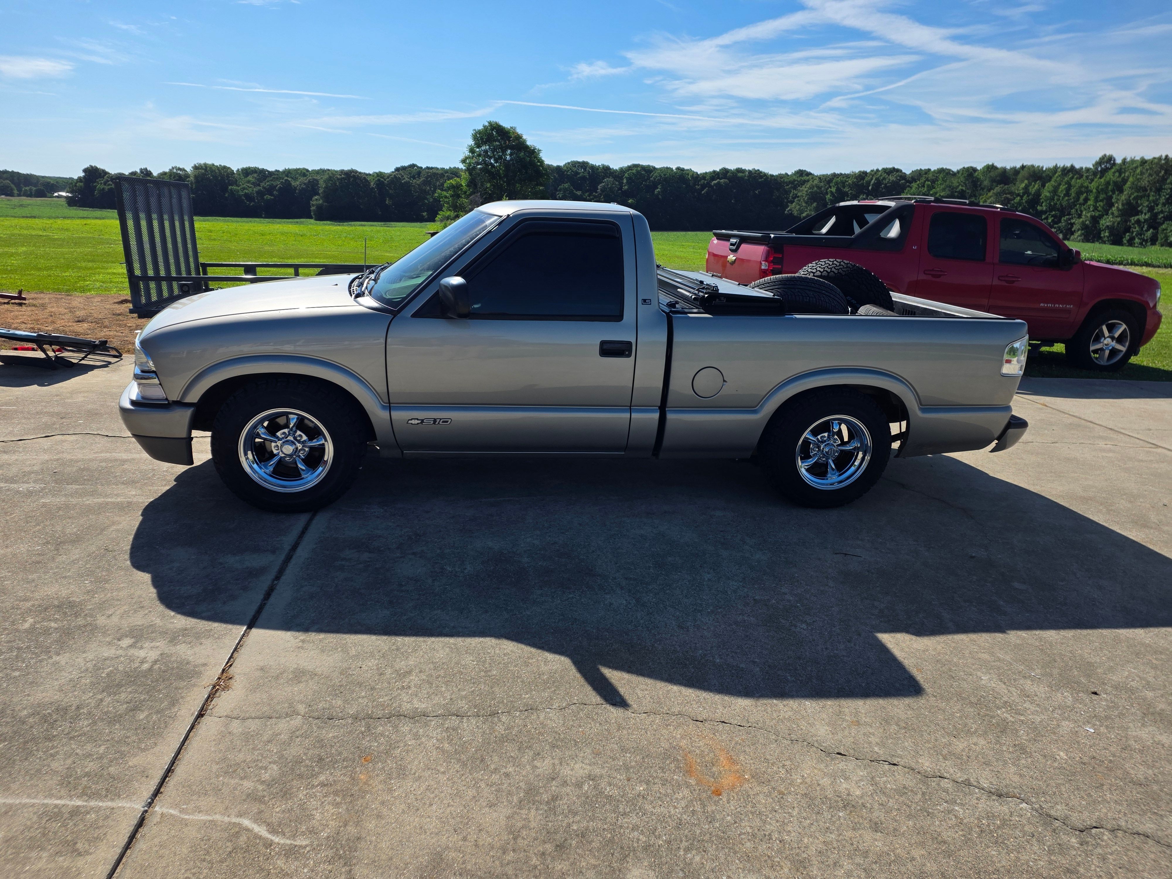 Used 2001 Chevrolet S10 Pickup LS w/ Preferred Equipment Group RWD image 5
