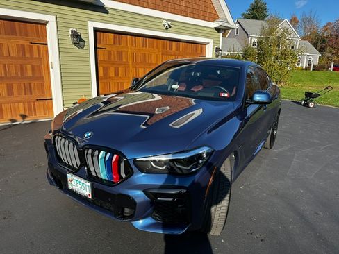 Used 2022 BMW X6 xDrive40i w/ M Sport Package AWD/4WD image 1