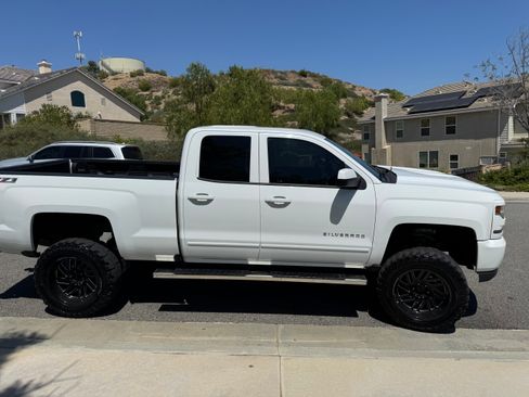 Used 2017 Chevrolet Silverado 1500 LT w/ All Star Edition AWD/4WD image 5