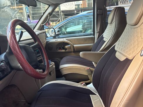 Used 2004 Chevrolet Astro Passenger AWD w/ LS Preferred Equipment Group image 5