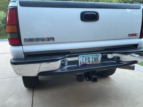 Used 2006 GMC Sierra 2500 W/T w/ Skid Plate Package image 6