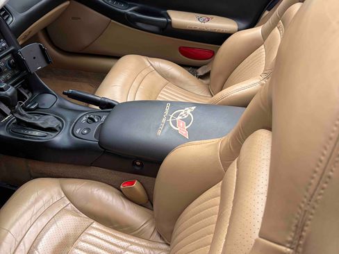 Used 2001 Chevrolet Corvette Convertible w/ Preferred Equipment Group2 image 8