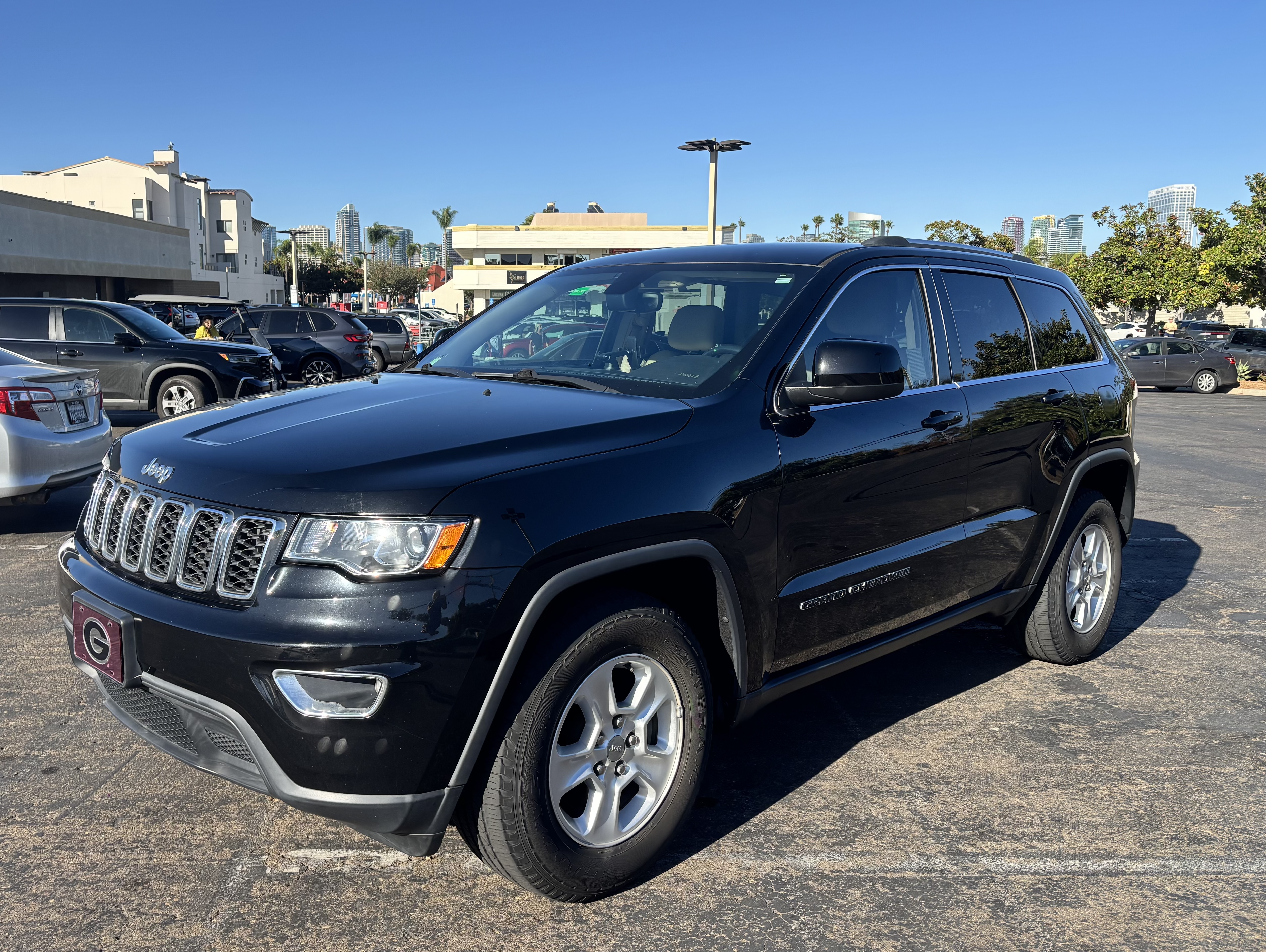 Used 2017 Jeep Grand Cherokee Laredo w/ Quick Order Package 2BE RWD image 4
