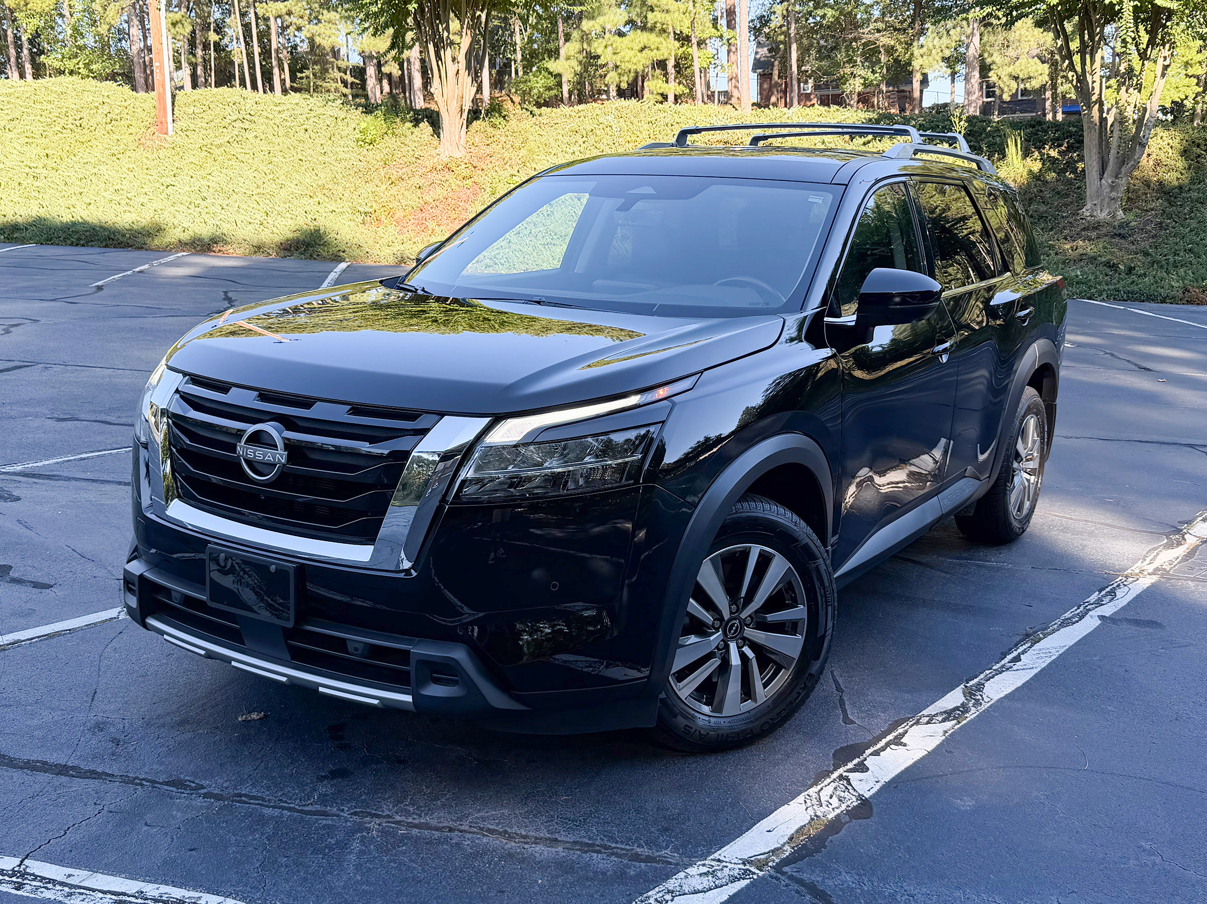 Used 2023 Nissan Pathfinder SL AWD/4WD image 1