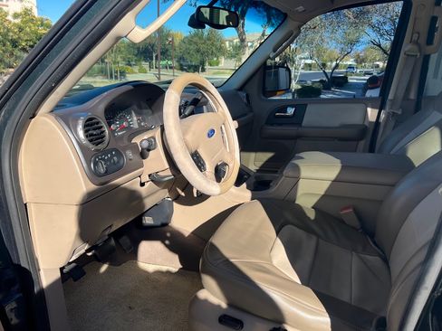 Used 2004 Ford Expedition Eddie Bauer image 12