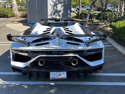 Used 2020 Lamborghini Aventador SVJ AWD/4WD image 11