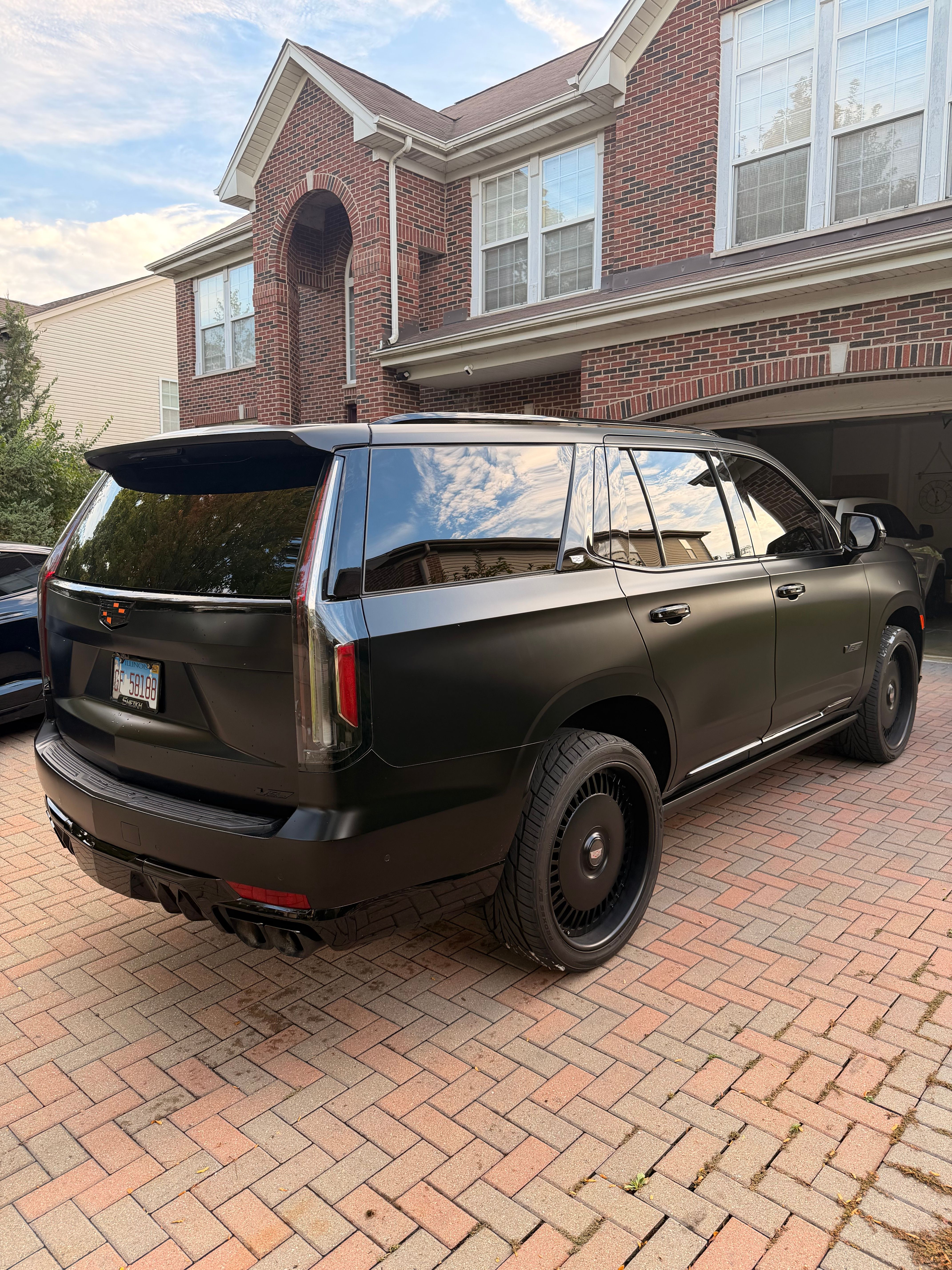 Used 2023 Cadillac Escalade V AWD/4WD image 5