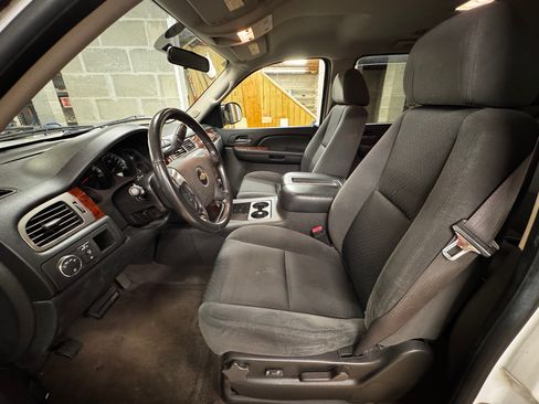 Used 2009 Chevrolet Suburban LT image 10