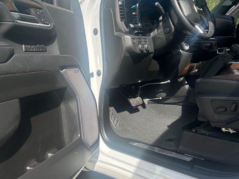 Used 2024 Chevrolet Silverado 1500 High Country w/ Technology Package image 6