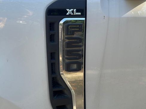 Used 2023 Ford F250 XL w/ XL Chrome Package image 2