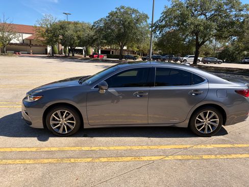 Used 2017 Lexus ES 300h image 5