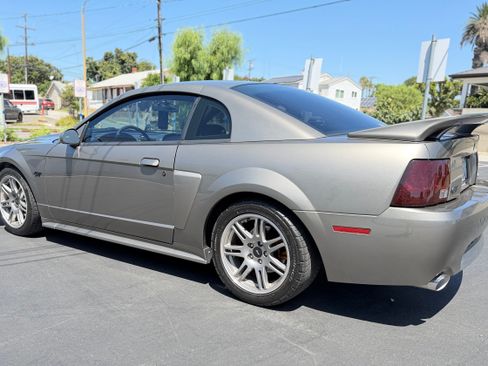 Used 2001 Ford Mustang GT RWD image 2