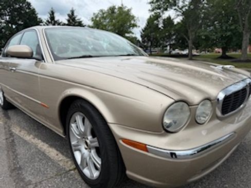 Used 2004 Jaguar XJ8 RWD image 2