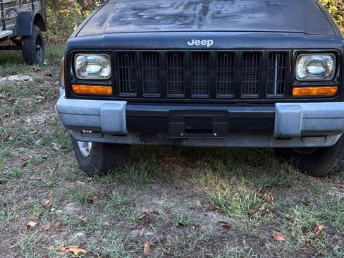 Used 2001 Jeep Cherokee Sport image 2