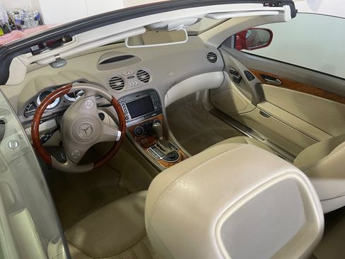 Used 2012 Mercedes-Benz SL 550 image 4