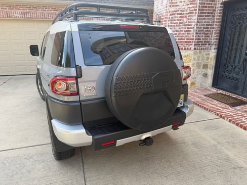 Used 2014 Toyota FJ Cruiser 4WD w/ Convenience Package image 5