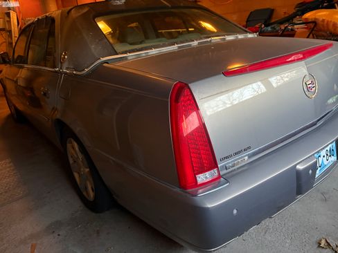 Used 2006 Cadillac DTS w/ Trunk Convenience Package image 9