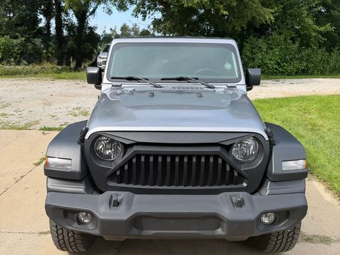 Used 2018 Jeep Wrangler Unlimited Sport S AWD/4WD image 2