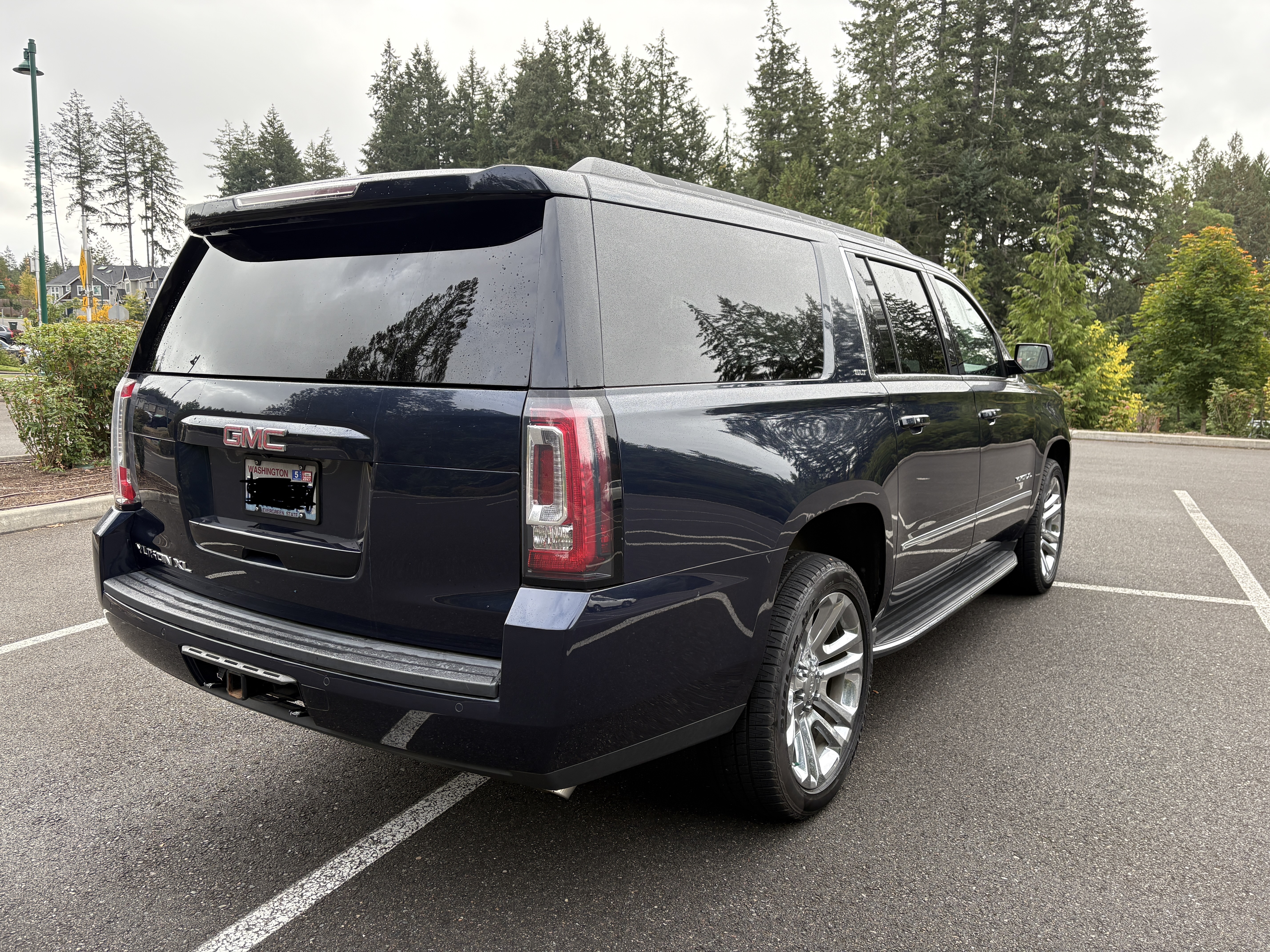 Used 2018 GMC Yukon XL SLT w/ Premium Edition AWD/4WD image 5