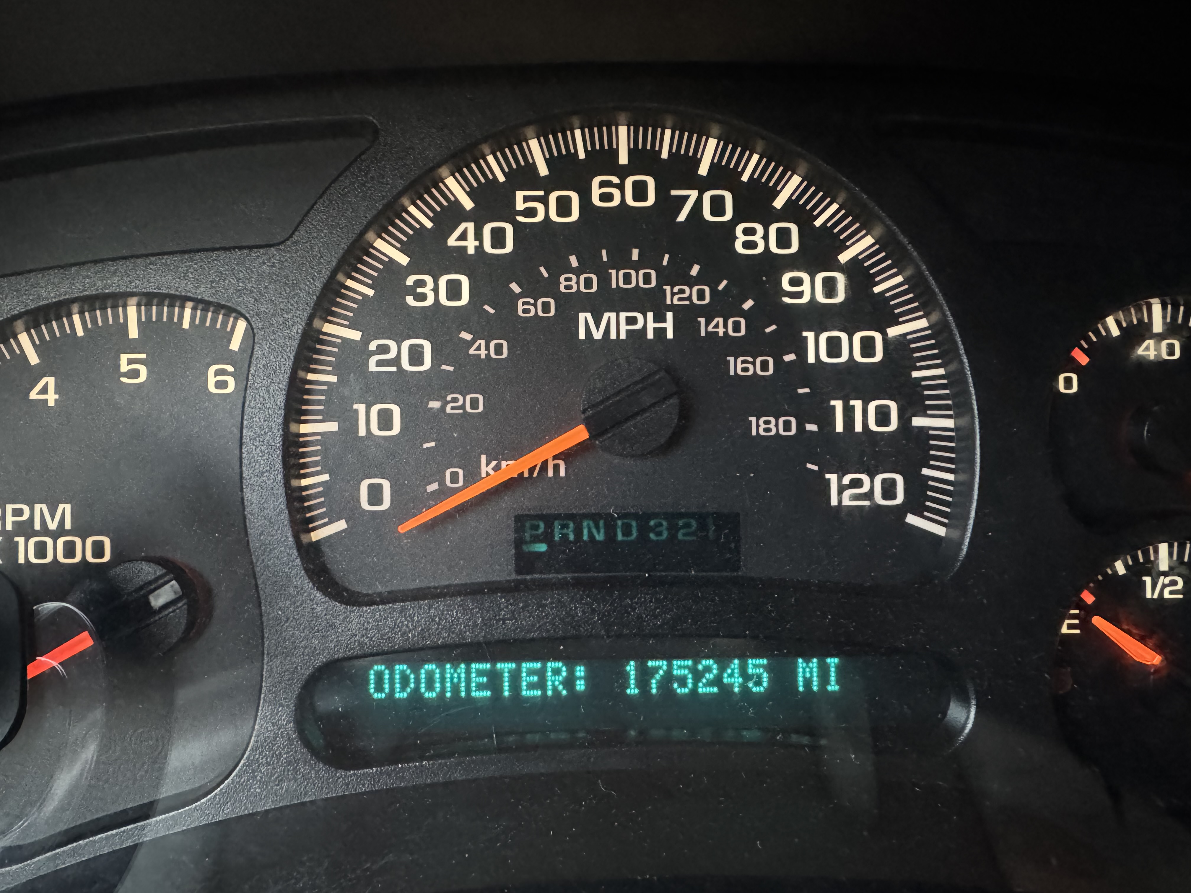 Used 2005 GMC Yukon SLT w/ SLT Preferred Equipment Group AWD/4WD image 6