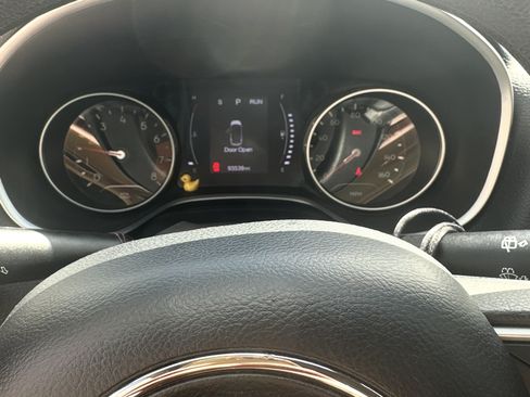 Used 2019 Jeep Compass Sport FWD image 9