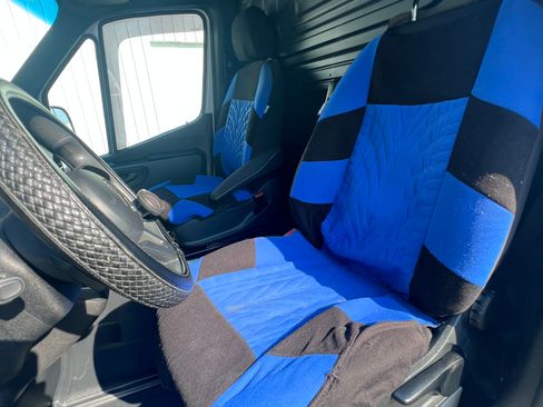 Used 2021 Mercedes-Benz Sprinter 2500 image 11