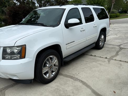 Used 2013 Chevrolet Suburban LT RWD image 22