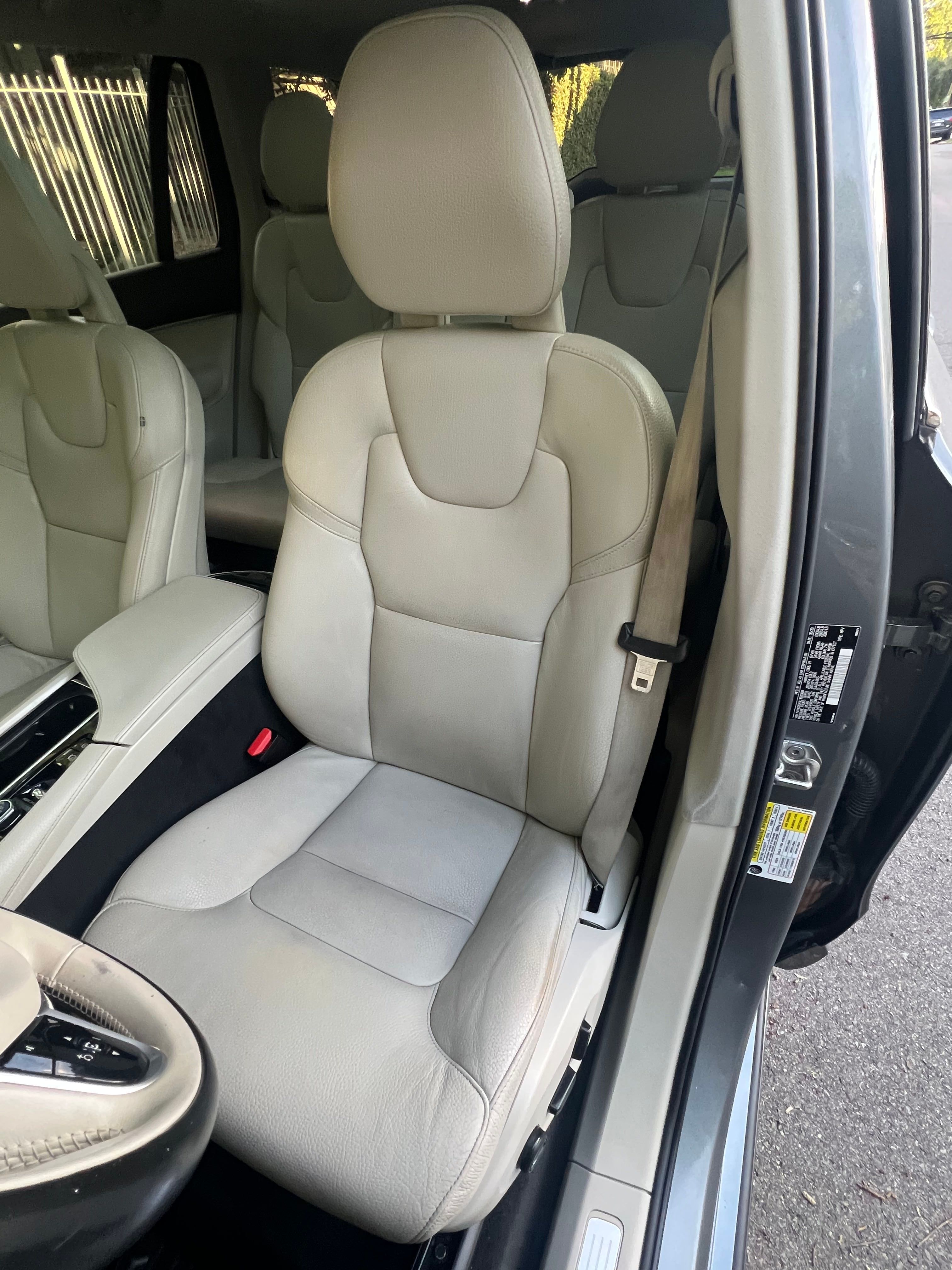 Used 2020 Volvo XC90 T5 Momentum w/ Protection Package Premier FWD image 31